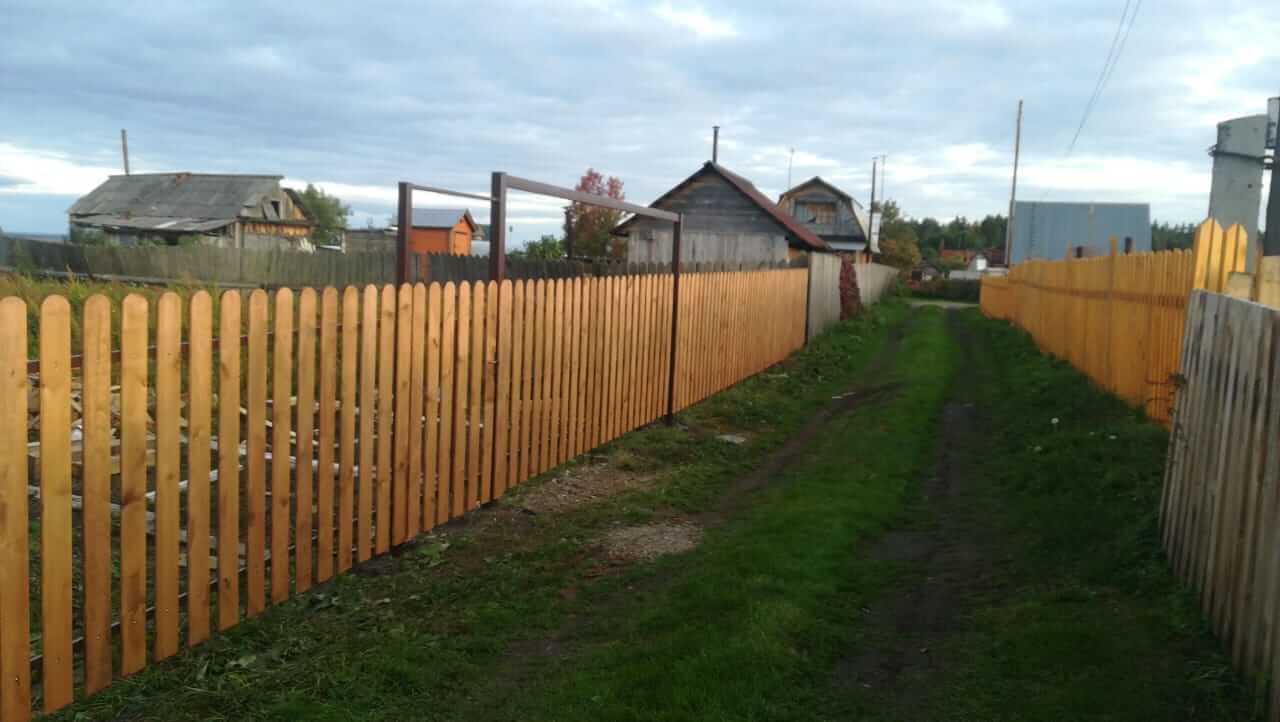 простой деревянный забор для дачи от компании Забор Хаус